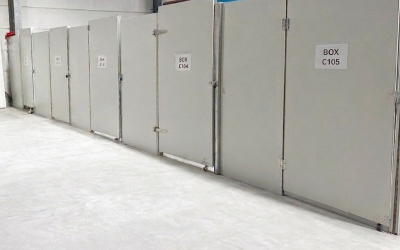 Roomix Lagerboxen — Reihe am Standort